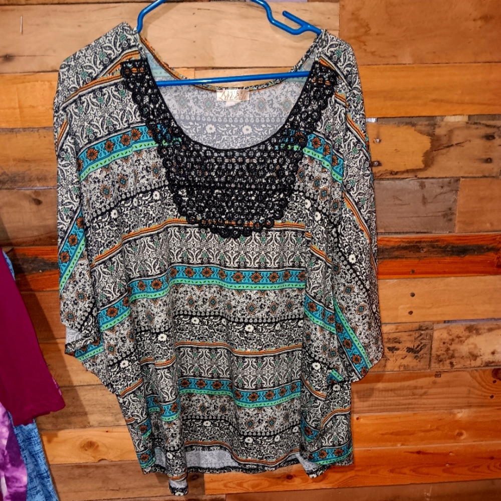 Gorgeous 3x short sleeve turquoise and black shirt